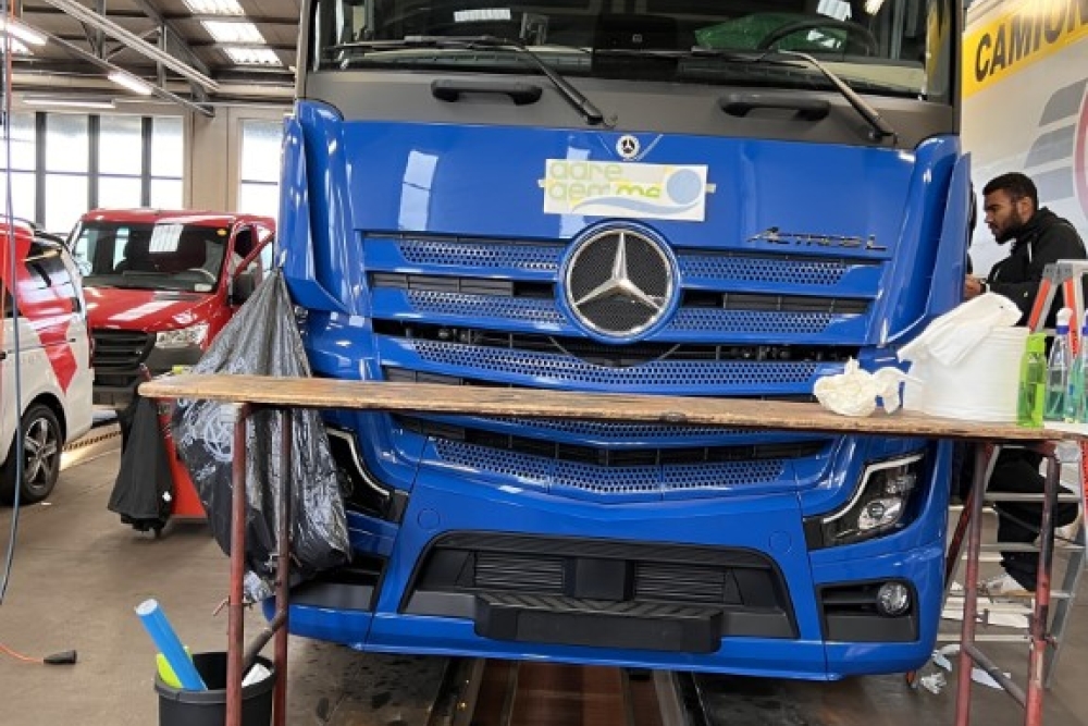 Beschriften ACTROS L 1836 FSAA 2