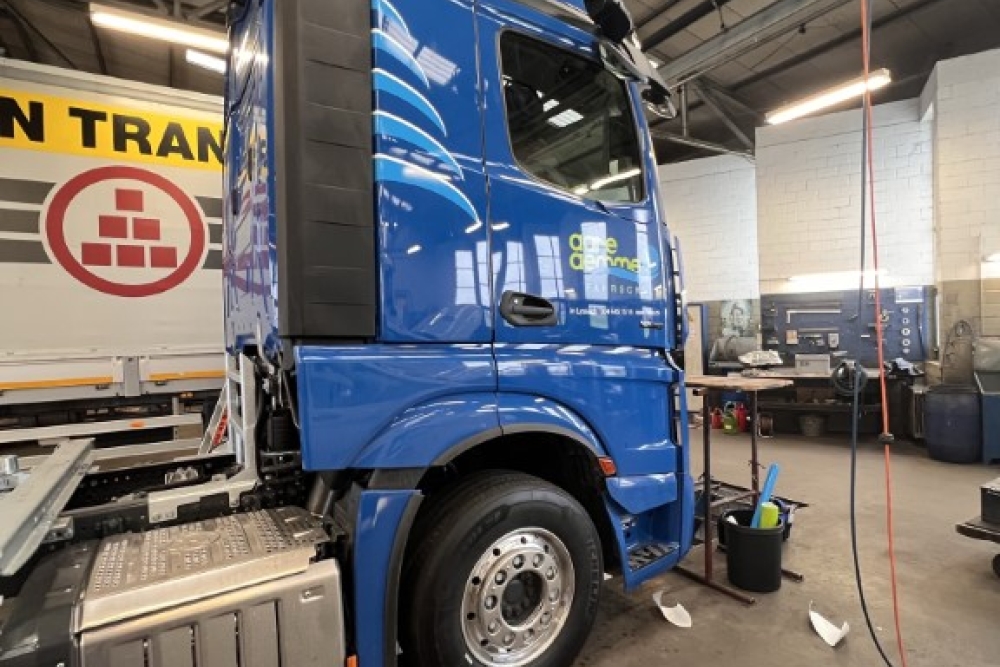 Beschriften ACTROS L 1836 FSAA 3