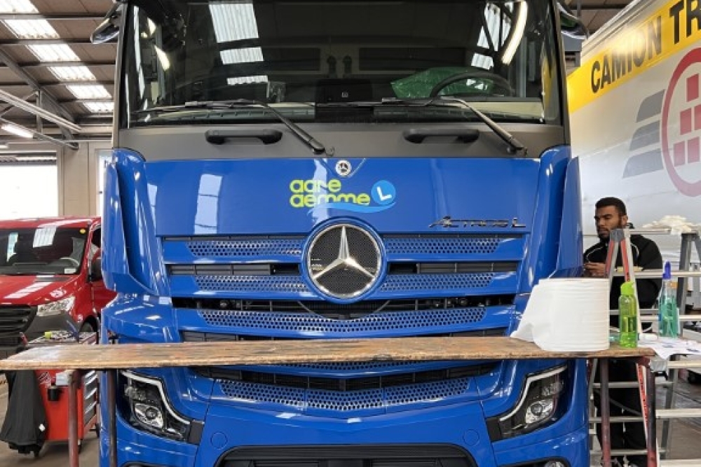 Beschriften ACTROS L 1836 FSAA 4
