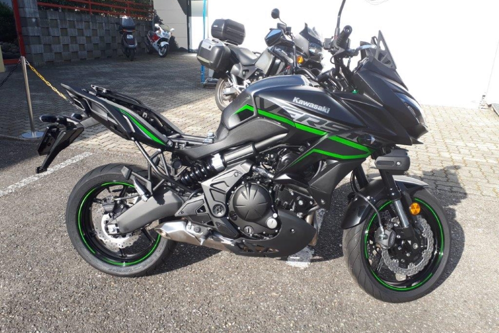 Kawasaki Versys 650 Akrapovic Fahrschule Aare Aemme 1