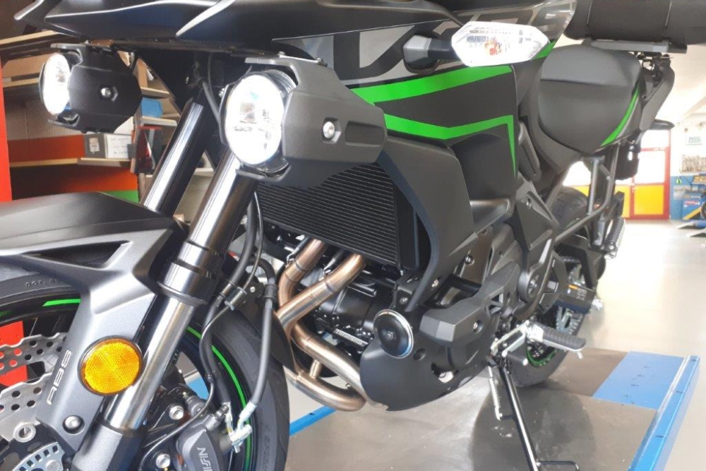 Kawasaki Versys 650 Akrapovic Fahrschule Aare Aemme 8