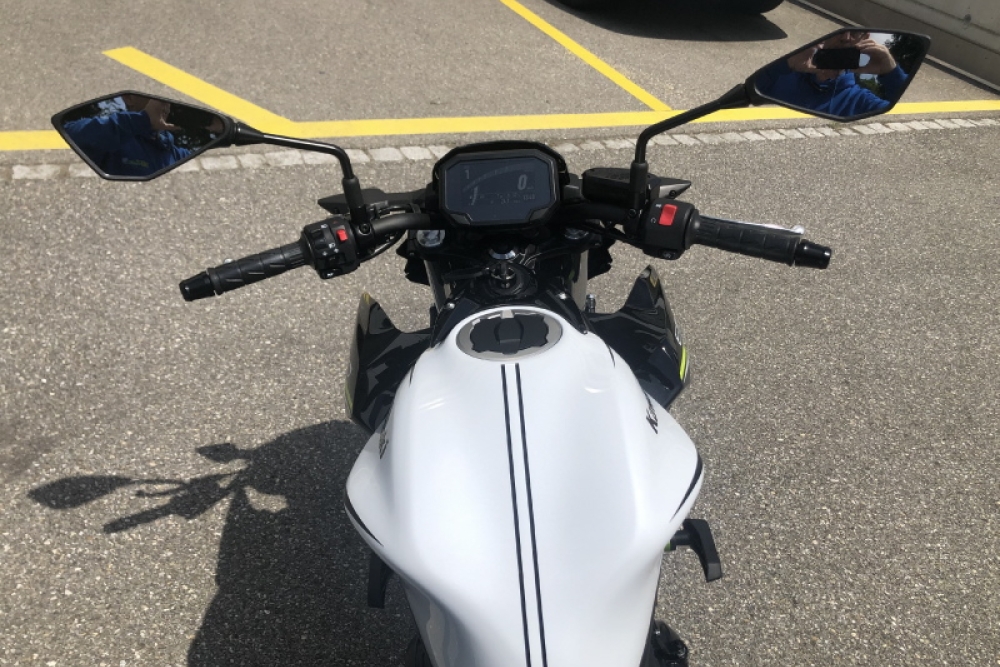 Kawasaki Z650 Fahrschule Aare Aemme 2