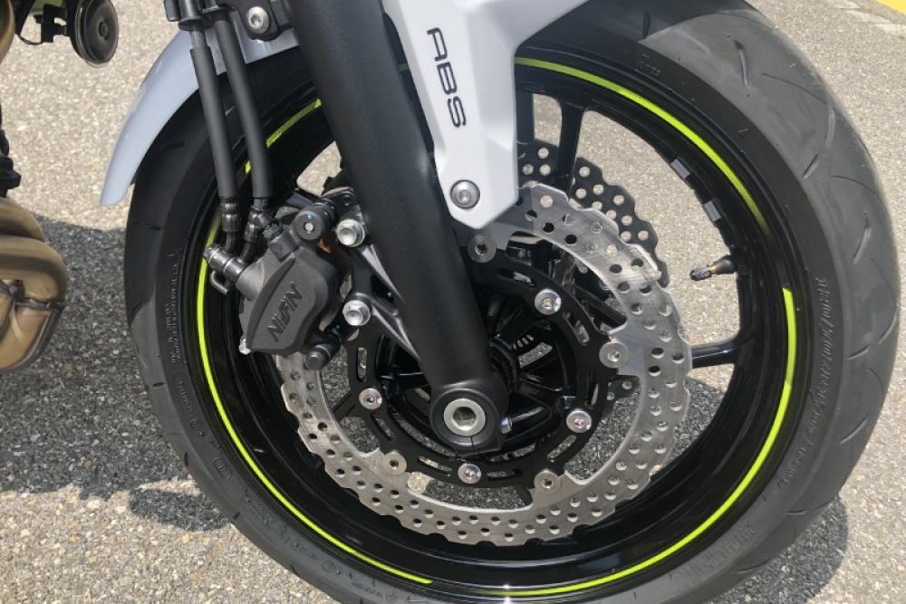 Kawasaki Z650 Fahrschule Aare Aemme 6