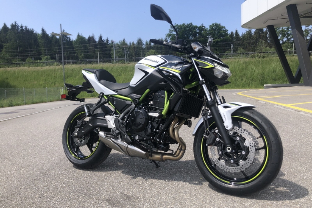 Kawasaki Z650 Fahrschule Aare Aemme 13