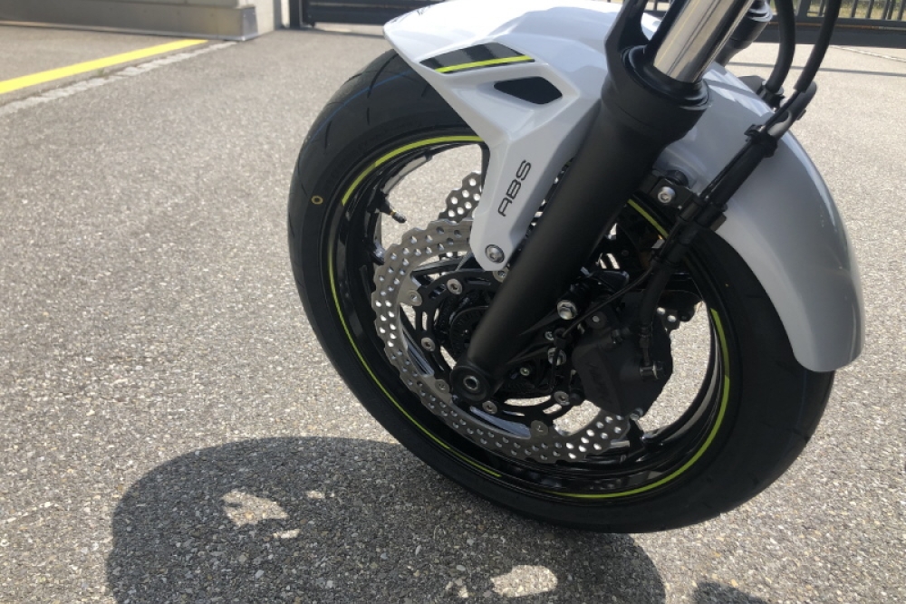 Kawasaki Z650 Fahrschule Aare Aemme 14