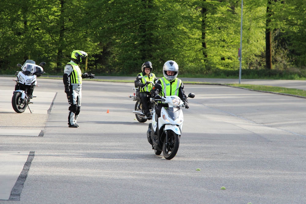 Motorrad Roller Grundkurs1 Fahrschule Aare Aemme 2017 25