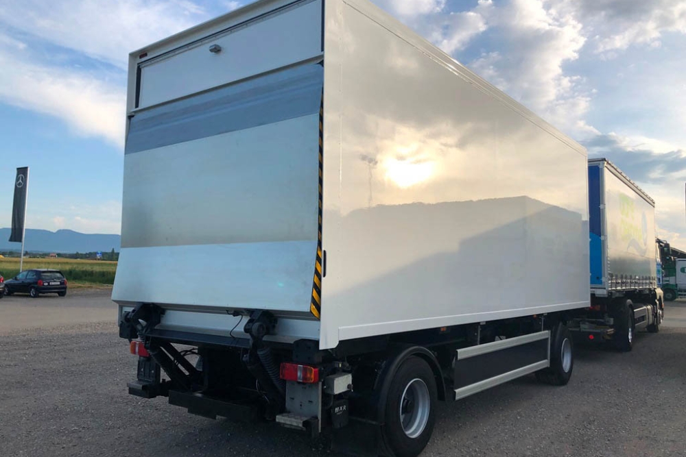Restauration Lkw Anhaenger Fahrschule Aare Aemme