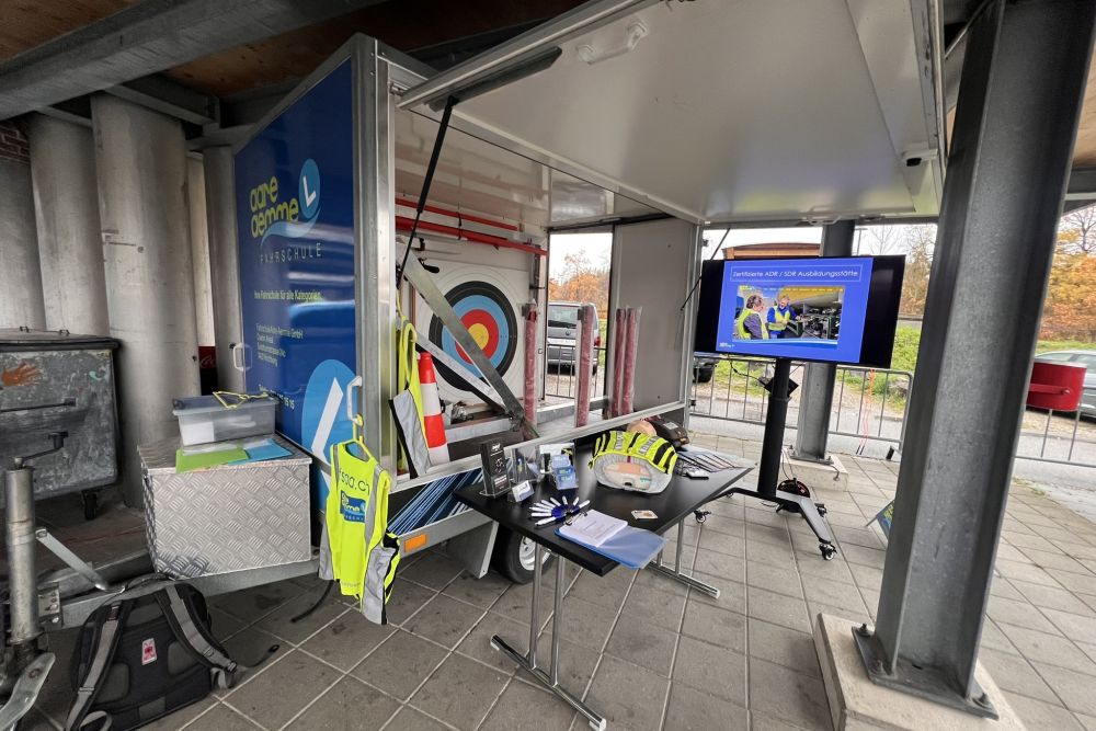 Blyss Anhänger mit Gymkhana Material