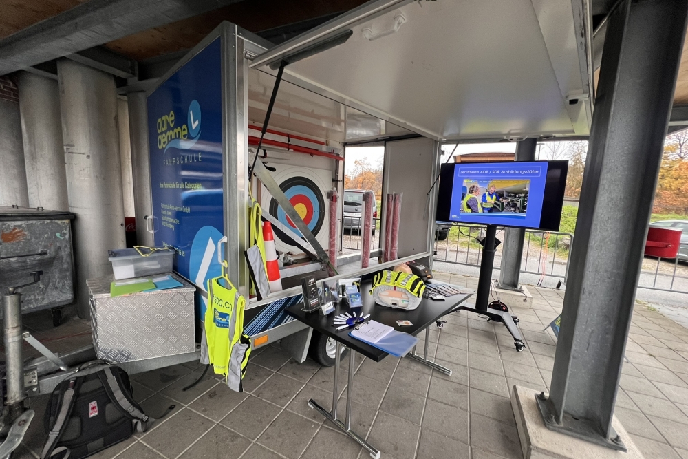 Blyss Anhänger mit Gymkhana Material